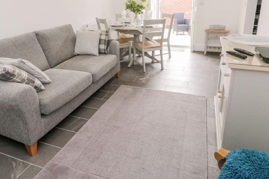 Modern Property in Town Centre Location With Parking