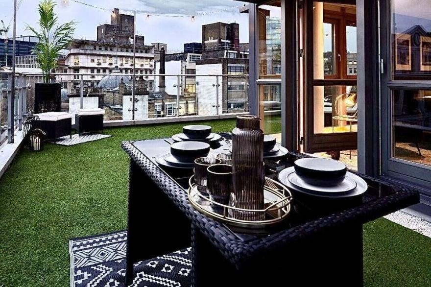 Penthouse Noir: Vip/luxe Stay Birmingham Centre