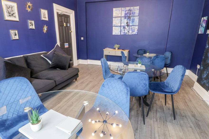 23 DEGANWY AVENUE, pet friendly, country holiday cottage in Llandudno