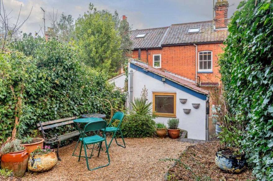 Beaconsfield Bolthole