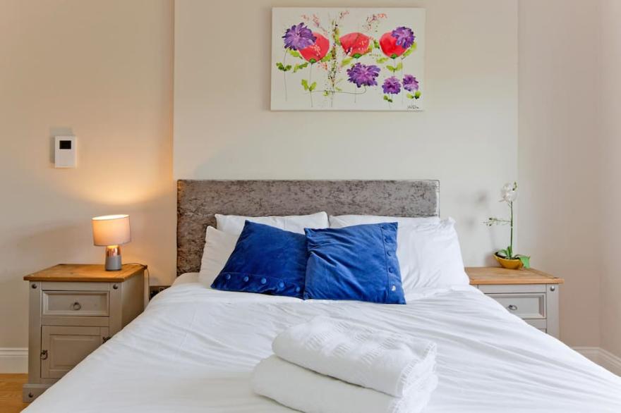 Brand New Luxury 2 Bed Apartment in Kensington