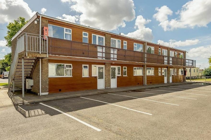 2 bedroom accommodation in Roman Bank, Skegness
