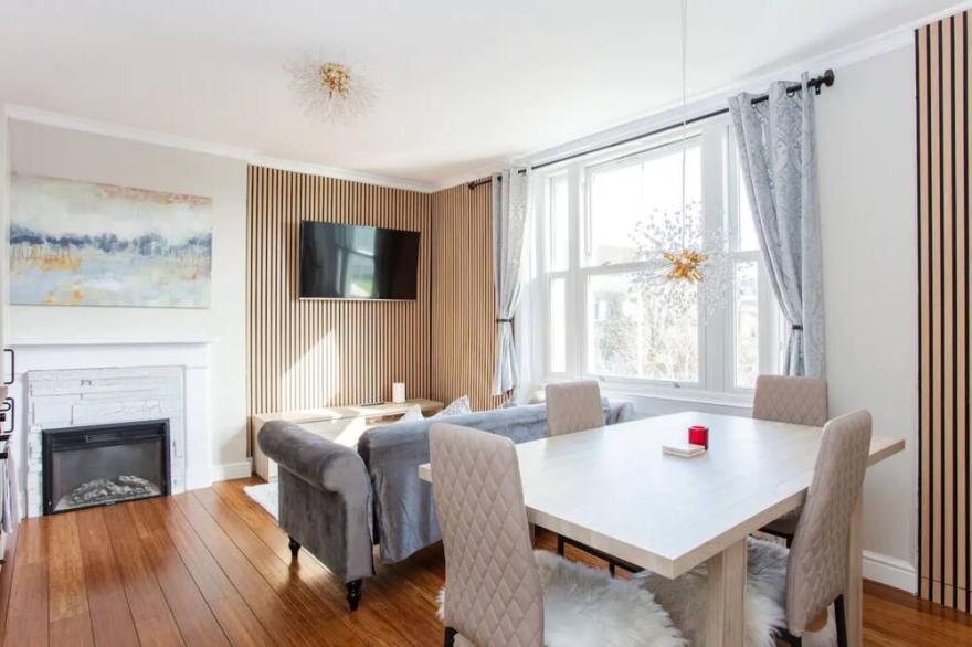 Stylish 2 Bedroom Apartment Near Regents Park