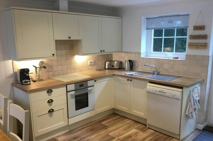 EVENTIDE, family friendly, country holiday cottage in Newquay