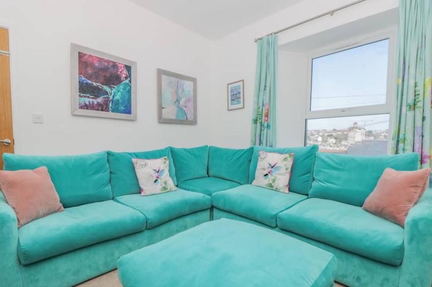 2 NORTH FURZEHAM ROAD, pet friendly, with a garden in Brixham