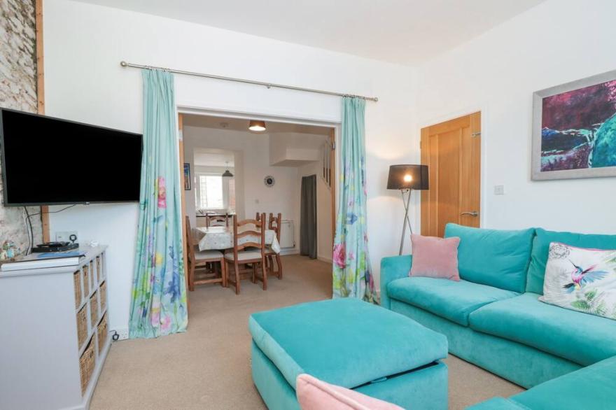 2 NORTH FURZEHAM ROAD, pet friendly, with a garden in Brixham