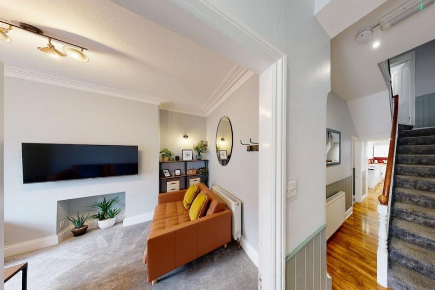 44 NORWOOD STREET, pet friendly, with a garden in Scarborough