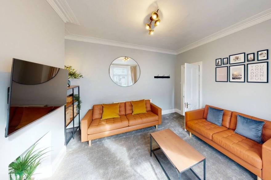 44 NORWOOD STREET, pet friendly, with a garden in Scarborough