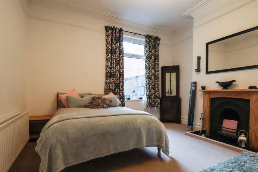 35 TURNER STREET, pet friendly, character holiday cottage in Redcar