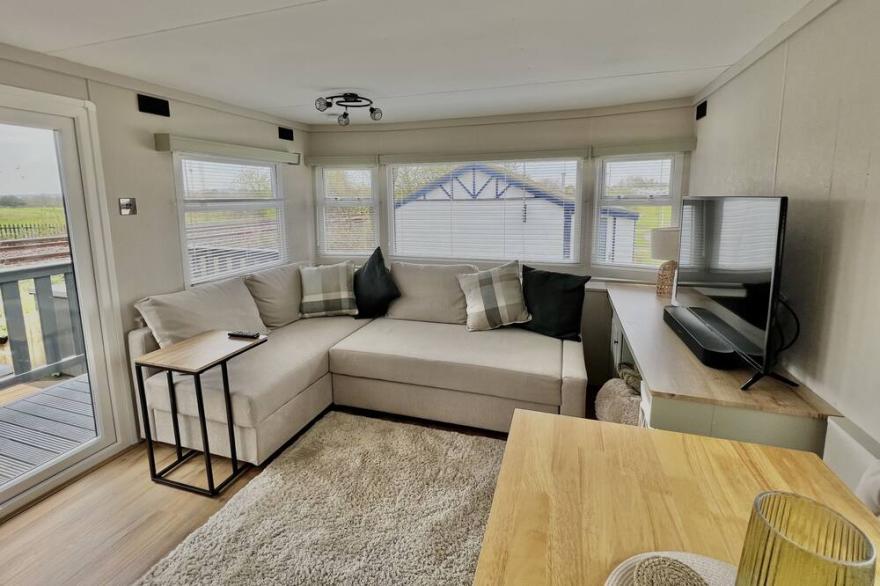 Gladimere Retreat Luxury Caravan at the Coast