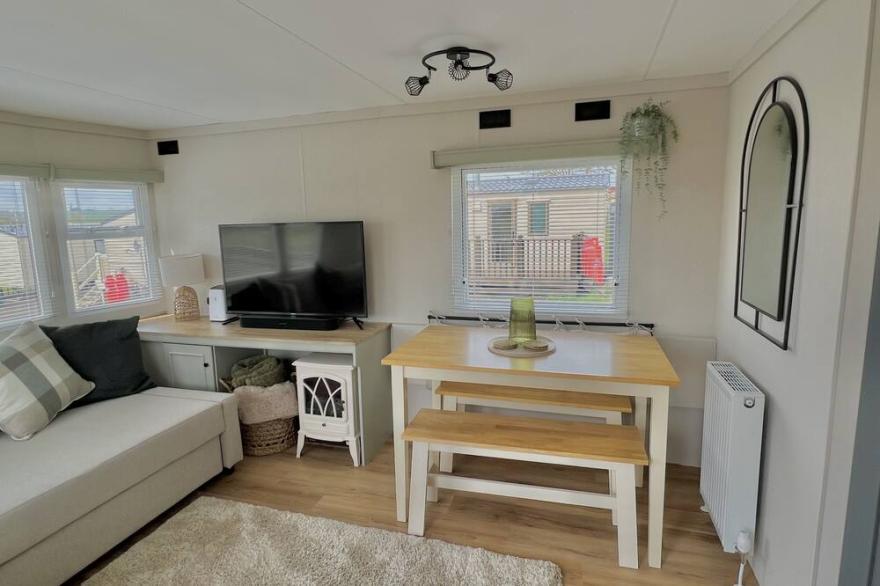 Gladimere Retreat Luxury Caravan at the Coast