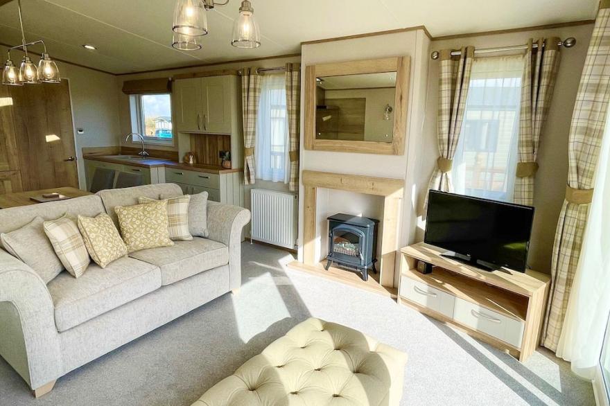 2 bedroom accommodation in Tunstall, Nr Hull