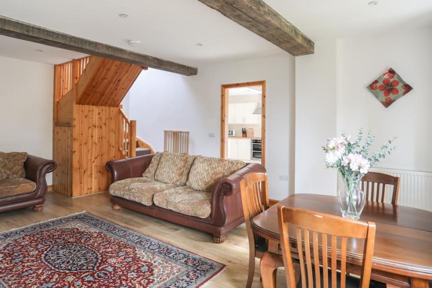 LONG COTTAGE, pet friendly, character holiday cottage in Beaumaris