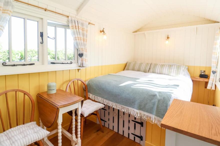 SHEPHERDS HUT AT THE HOLLIES, pet friendly in Woodbridge