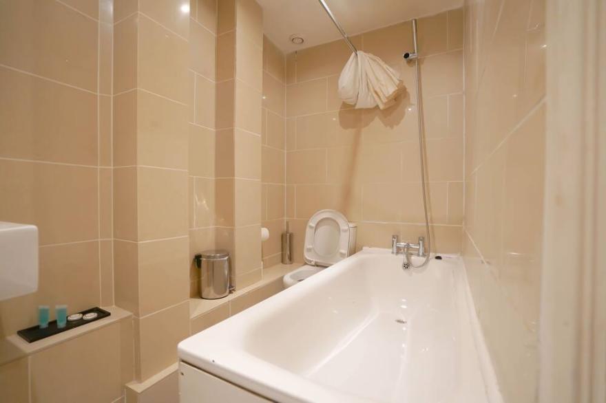 SUMMER SALE - London Waterloo 2 bedroom Apartment