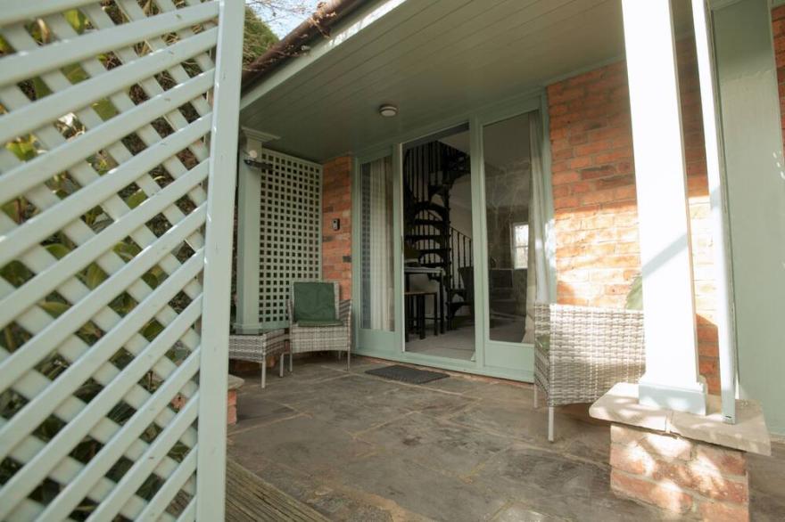 Pass the Keys | Cosy Hideaway in the Countryside