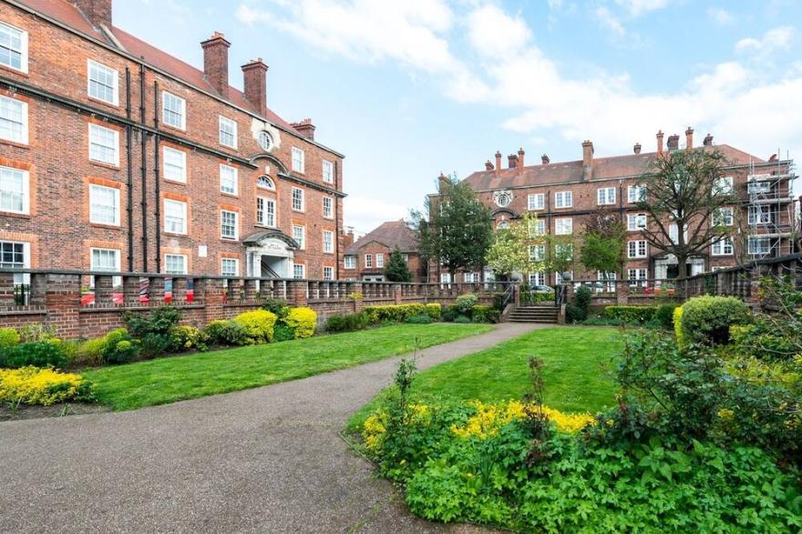 Pass The Keys  - Spacious Modern 2BR Flat for 6, 3min walk to Hammersmith Station