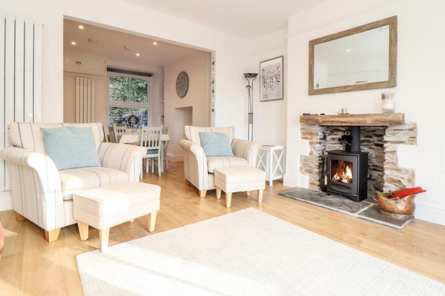 CLIFFSIDE, family friendly, character holiday cottage in Tintagel