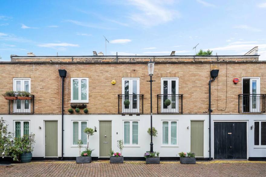 Luxury Mews House in Great Location