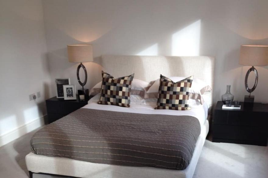 Luxury Mews House in Great Location