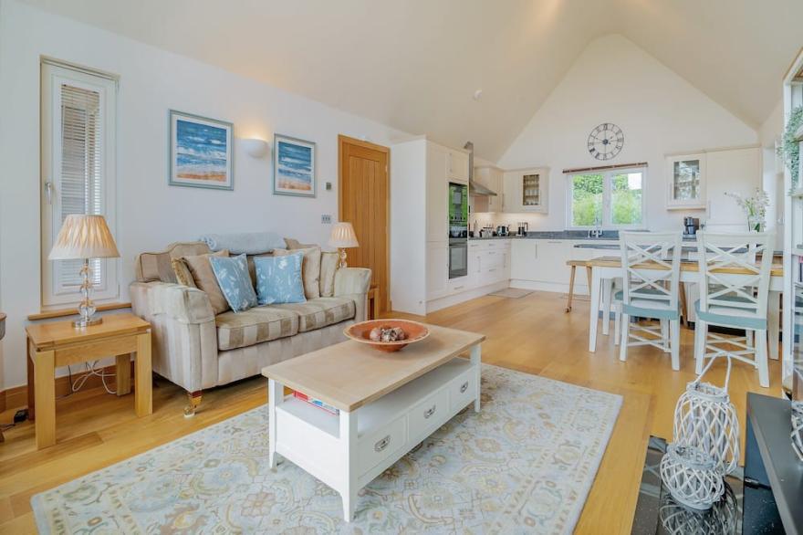 2 bedroom accommodation in Cricket St Thomas, near Chard