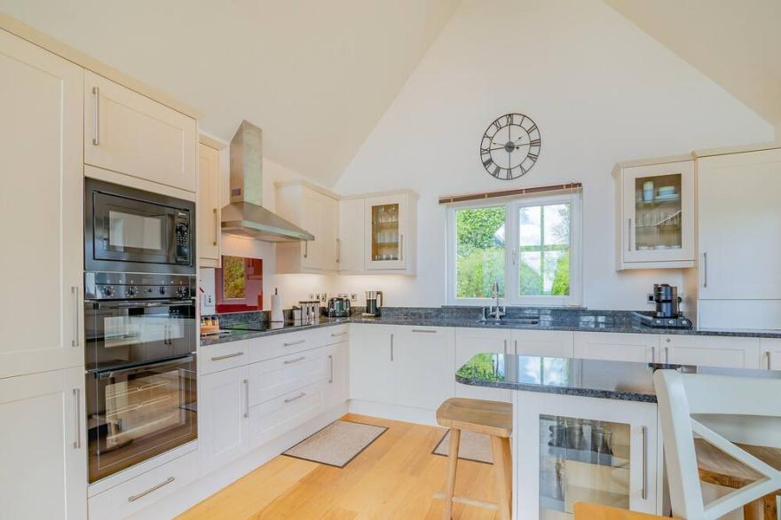 2 bedroom accommodation in Cricket St Thomas, near Chard