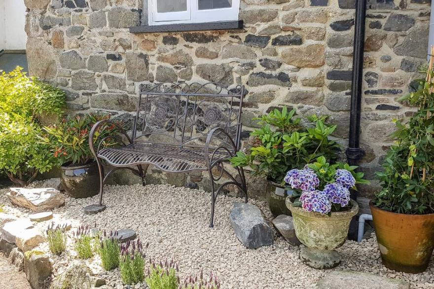 BRACKENMOOR, pet friendly, luxury holiday cottage in Sticklepath