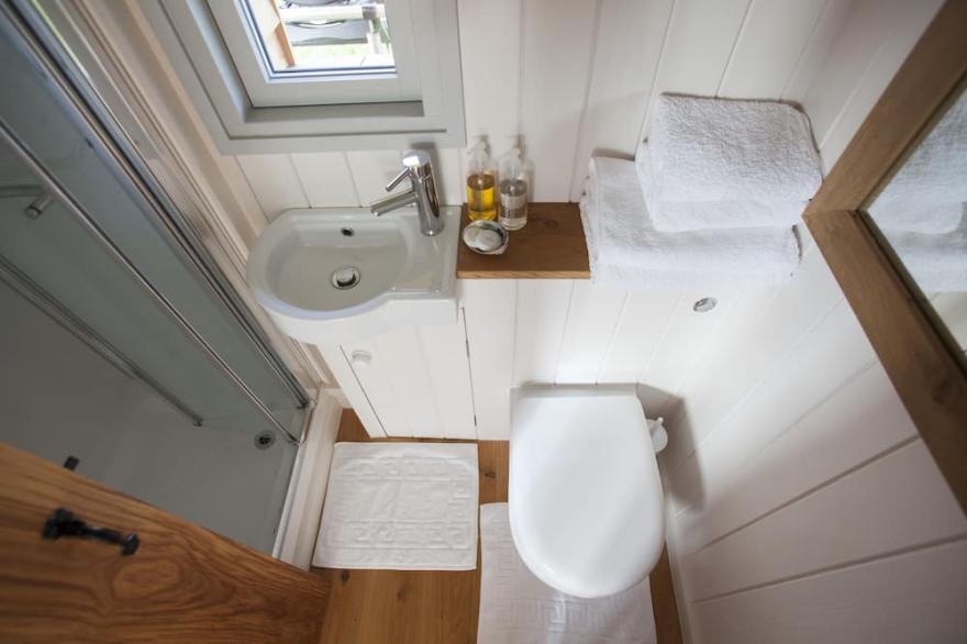 Luxury Cabin for two with panoramic views of the North Cornwall coast.