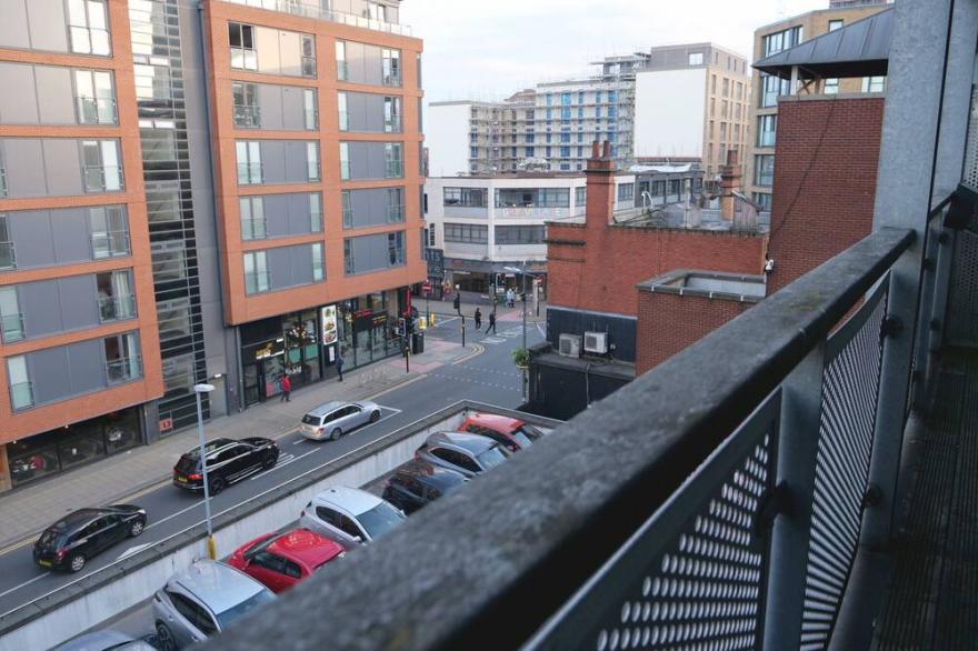 ★ Central Arcadian One Bedroom - Sofa Bed - Balcony - City Centre