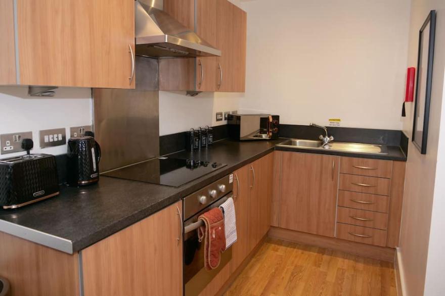 ★ Central Arcadian One Bedroom - Sofa Bed - Balcony - City Centre