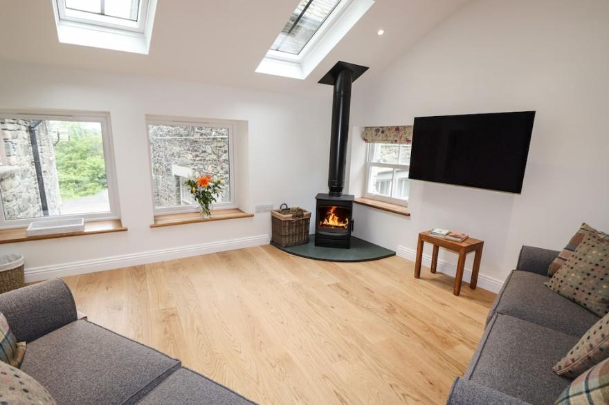 NORTON, family friendly, with open fire in Applethwaite