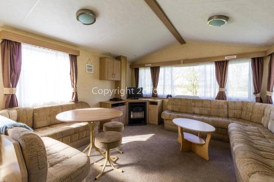 Spacious dog friendly caravan for hire at Kessingland park, Suffolk ref 90013SG