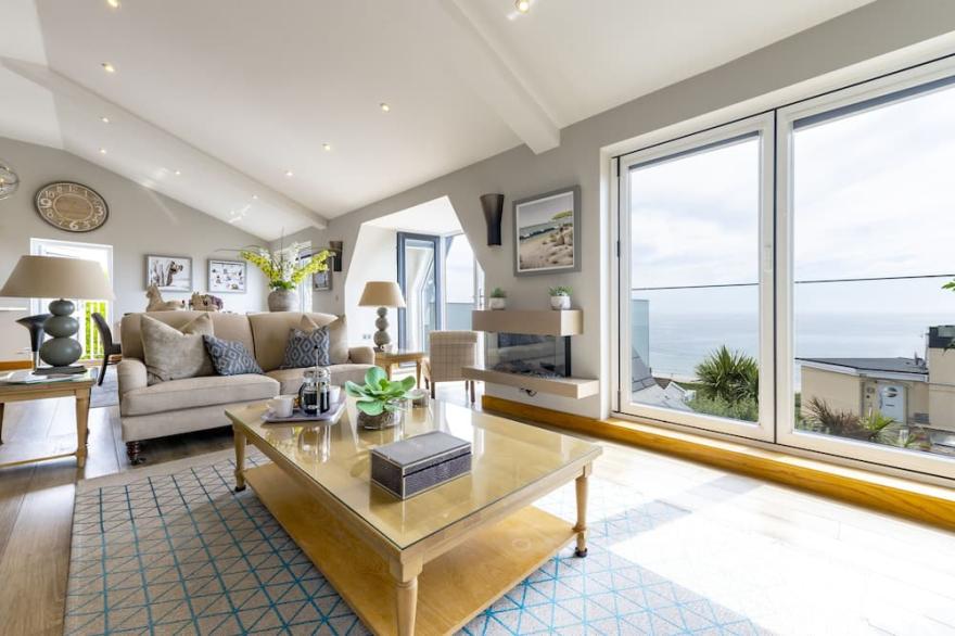 Overlooking Praa Sands and ocean, walk to the beach | 4 bedrooms | 4 Bathrooms