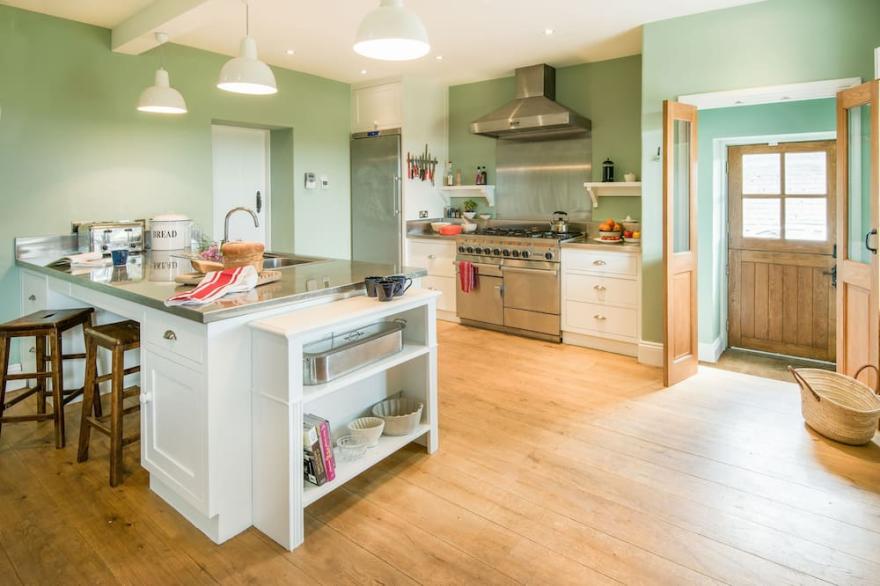 OVERTHWARTS FARMHOUSE five bedroom, nr. Alnwick. 9 miles from the coast