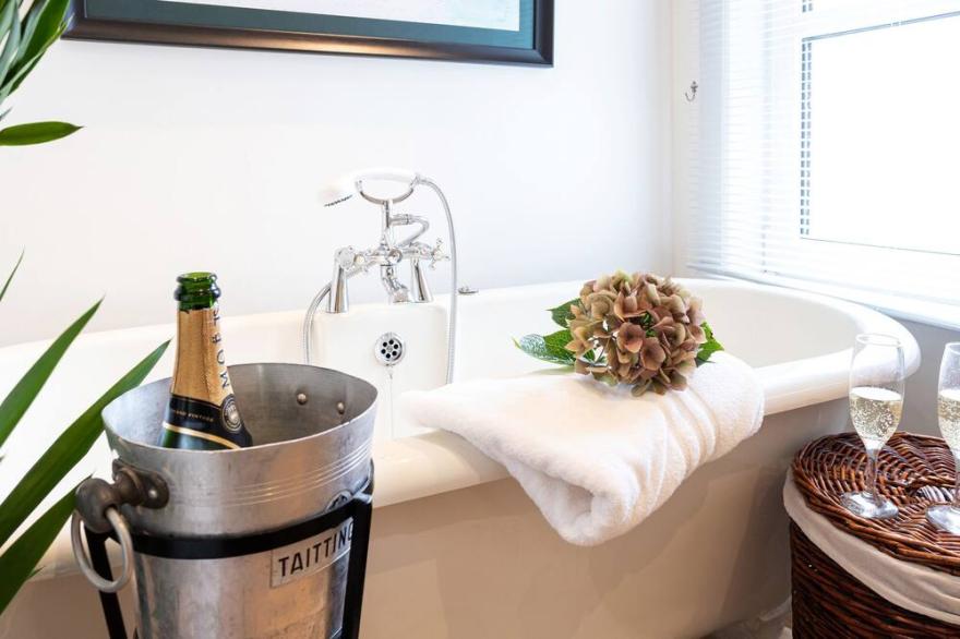 KIRKLANDS, pet friendly, character holiday cottage in Keswick