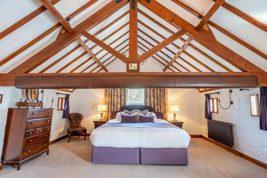 Old Roost Farmhouse -  a family break that sleeps 8 guests  in 4 bedrooms