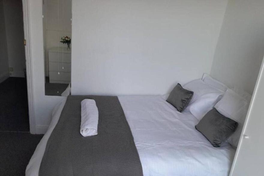 Luxurious 4 Bedrooms House for Contractors and Holiday With Free Wifi