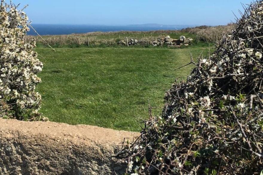 Folly Farm Cottage, Cosy, Secluded Near to St Ives