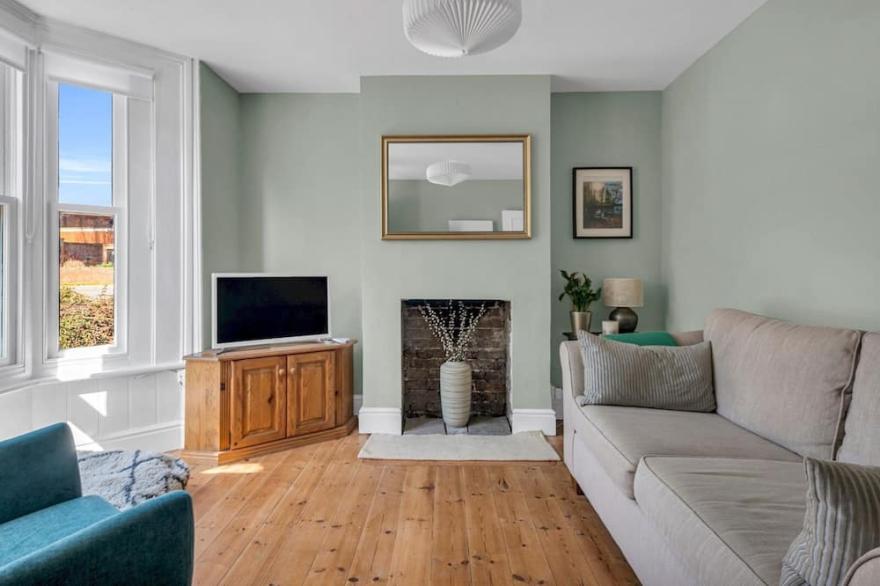 Pass the Keys | Large Terraced Home In the City