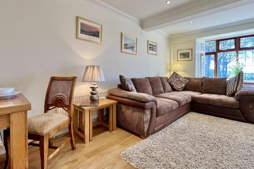 Beacon Cottage by inspirestays.com - a cottage that sleeps 2 guests in 1 bedroom