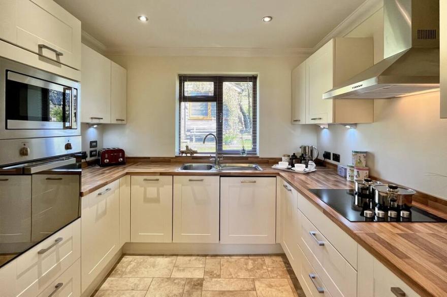 Beacon Cottage by inspirestays.com - a cottage that sleeps 2 guests in 1 bedroom