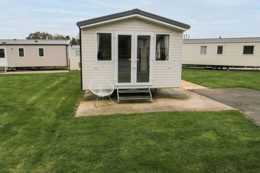 PINES 30, family friendly, country holiday cottage in Cayton