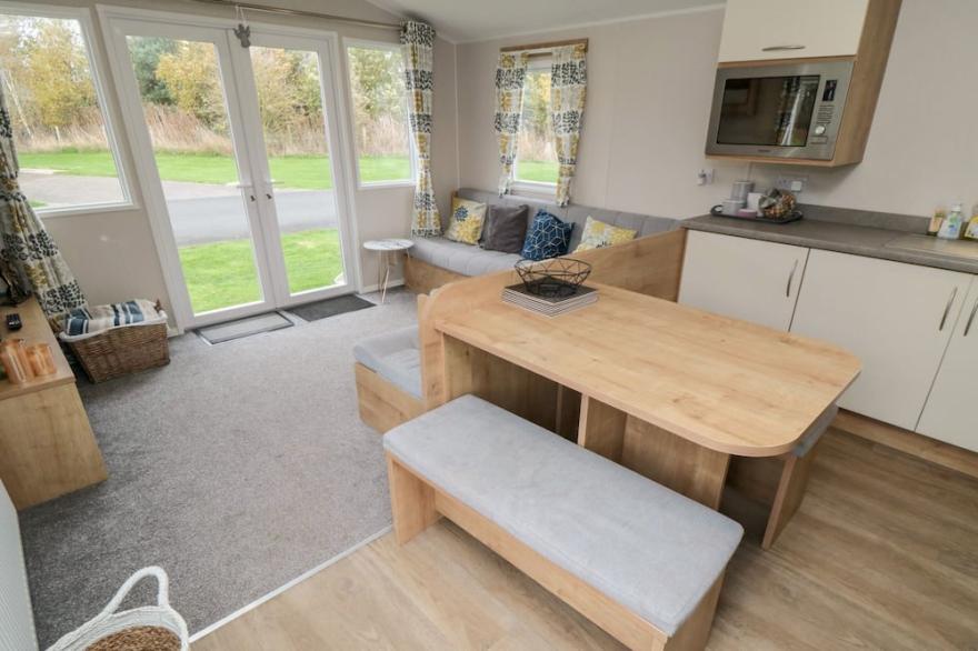 PINES 30, family friendly, country holiday cottage in Cayton