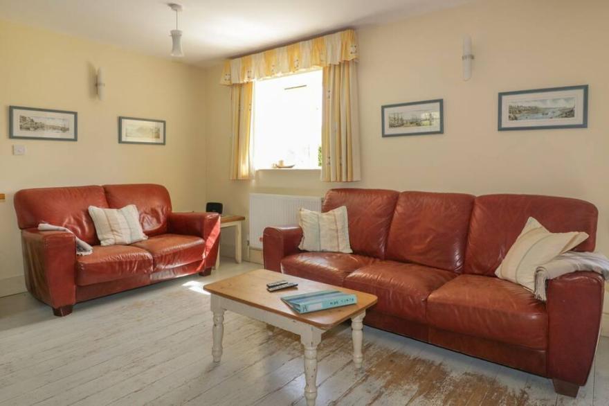 FOXES DEN, pet friendly, with a garden in Gorran Haven