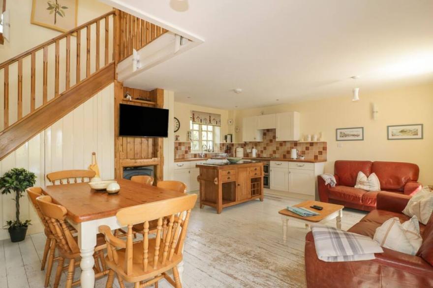 FOXES DEN, pet friendly, with a garden in Gorran Haven
