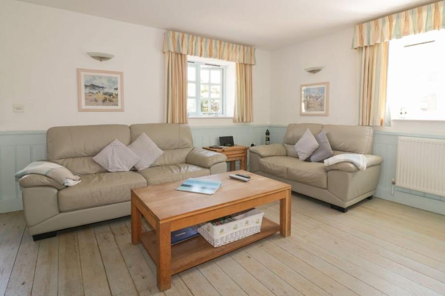 OWLS ROOST, pet friendly, with a garden in Gorran Haven