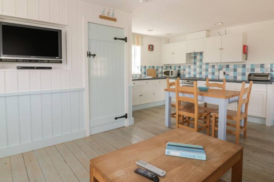 OWLS ROOST, pet friendly, with a garden in Gorran Haven
