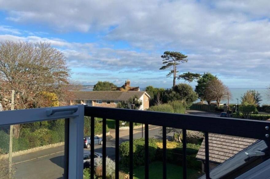 15 minutes to beach.  5 bed house with 22 sqm equipped gym.