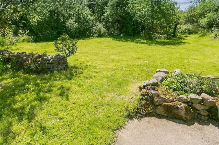Tyn Llidiart -  a remote that sleeps 3 guests  in 2 bedrooms