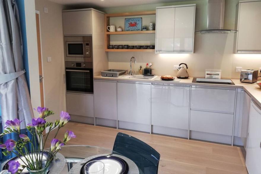 Rural Idyllic Bolthole for 2 on the Bank of the River Cerne With Large Garden..